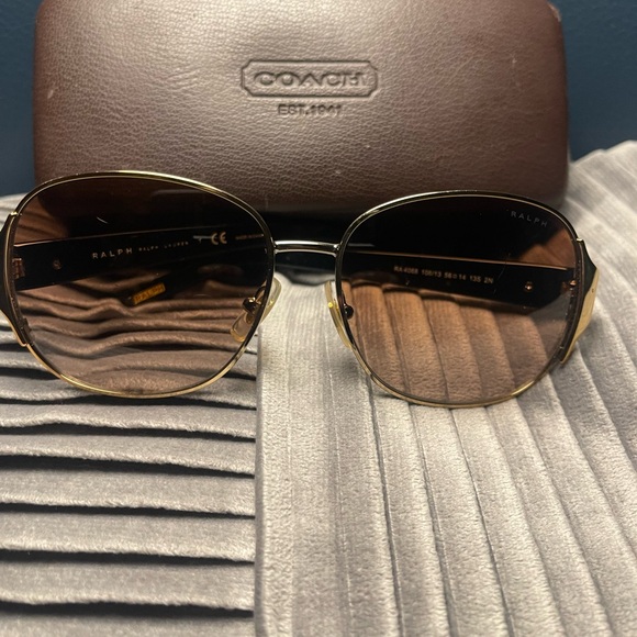 Brown coach sunglasses had these for awhile very sturdy and wears very nicely - Picture 5 of 6